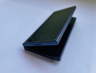 Samsung Galaxy Z Fold6 con caja