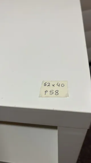 Scaffalatura bianca con ruote