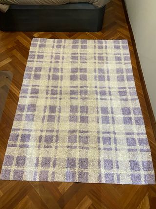 Alfombra a cuadros lila y blanco