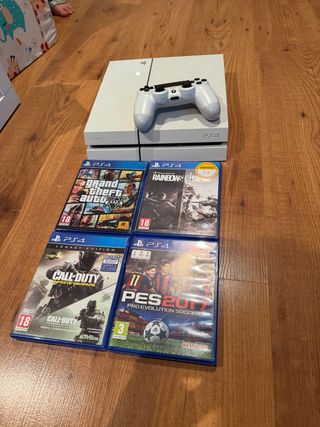 Consola PS4 Blanca + 4 Juegos