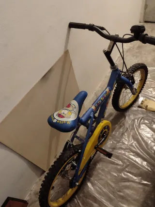 Bicicleta infantil Hello Kitty azul y amarilla