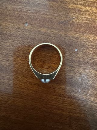 Anillo Oro macizo de 18 kilates con diamante