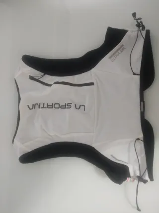 Chaleco hidratación La Sportiva 10L,sin soft flask