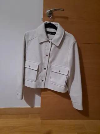 Chaqueta Zara corta beige Talla M