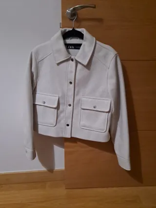 Chaqueta Zara corta beige Talla M