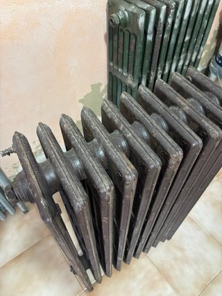 Radiador de hierro fundido con patas