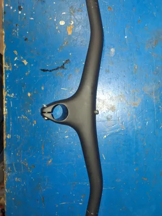 Manillar carbono con potencia integrada