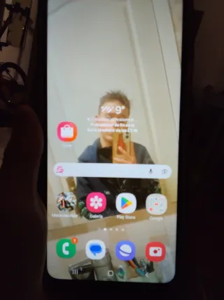 Móvil Negro y Dorado