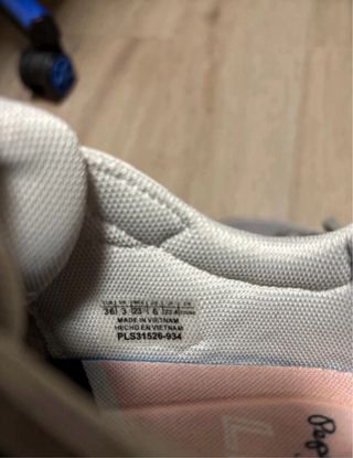 Zapatillas Pepe Jeans grises y plateadas