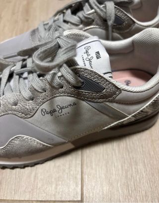 Zapatillas Pepe Jeans grises y plateadas