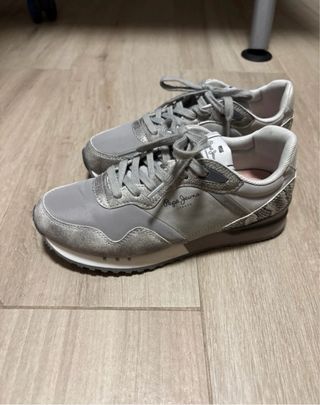 Zapatillas Pepe Jeans grises y plateadas