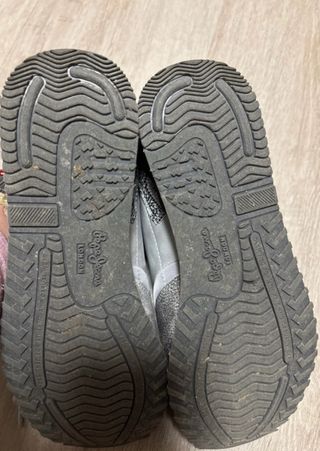 Zapatillas Pepe Jeans grises y plateadas