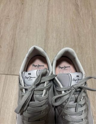 Zapatillas Pepe Jeans grises y plateadas