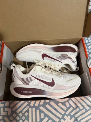 Nike Vomero 18 Beige