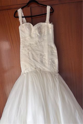 Vestido de Novia Blanco con su velo