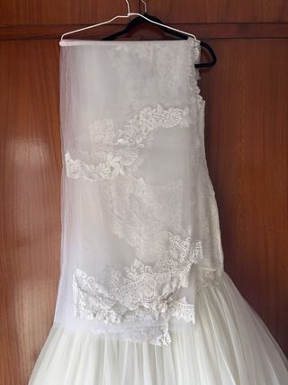Vestido de Novia Blanco con su velo