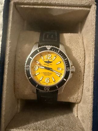 Reloj Breitling Superocean Amarillo