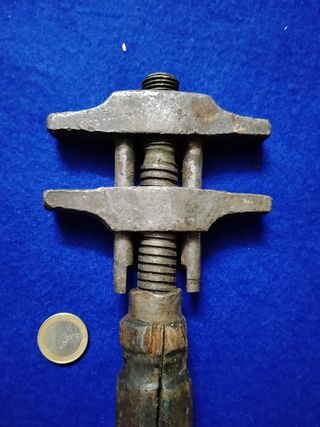 Llave inglesa antigua ajustable