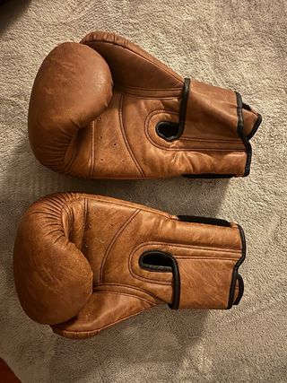Guantes Boxeo 10 oz Marrones en perfecto estado.