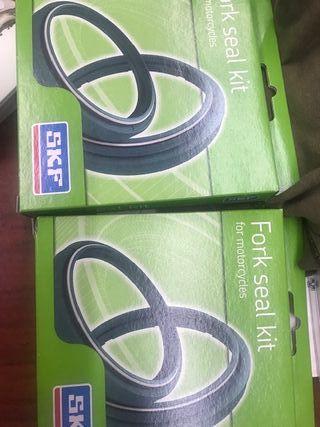 Kit Retenes y Guardapolvos SKF para Moto