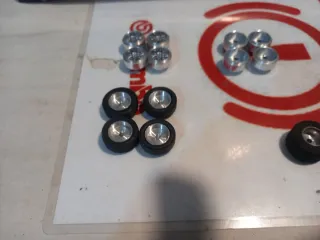 Lote llantas aluminio y plástico Scalextric