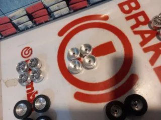 Lote llantas aluminio y plástico Scalextric