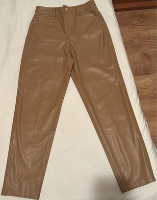 Pantalón polipiel Zara marrón