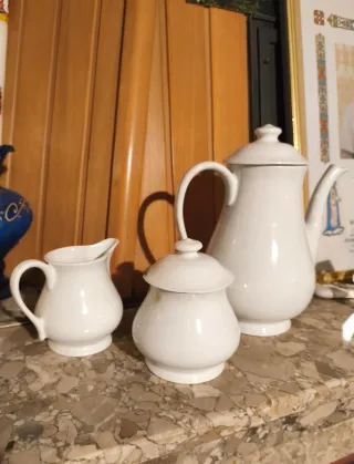 Set 3 pezzi porcellana:teiera, zuccheriera, brocca