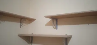 Mueble TV y estanterías de madera