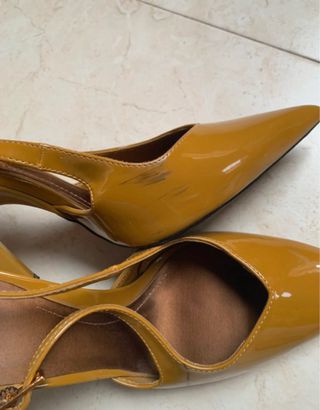 Zapatos Zara tacón mostaza slingback