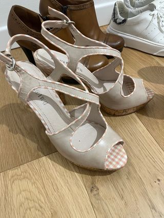 Scarpe donna: tacchi, sneakers, stivaletti