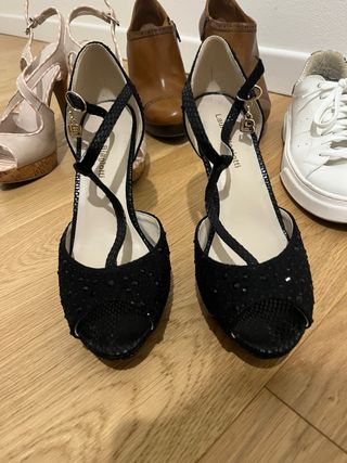 Scarpe donna: tacchi, sneakers, stivaletti