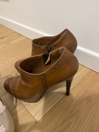 Scarpe donna: tacchi, sneakers, stivaletti