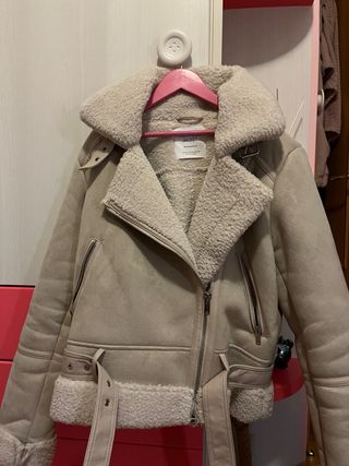 Chaqueta pelo Stradivarius beige