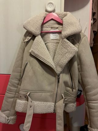 Chaqueta pelo Stradivarius beige