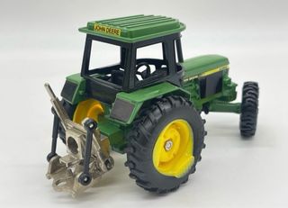 Tractor JOHN DEERE 3350 ERTL 1/32