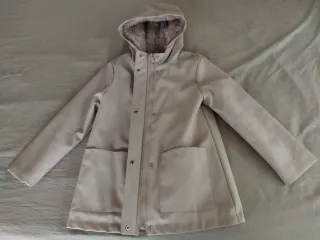 Abrigo niña Mango impermeable con capucha