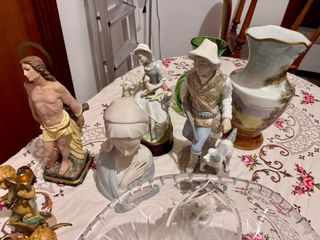 Lote decoración: jarrones, figuras, lámpara