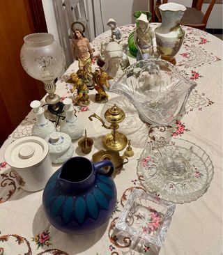 Lote decoración: jarrones, figuras, lámpara