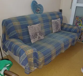 Sofá 3 plazas tela beige/blanco.