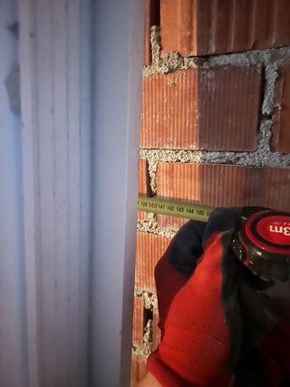 Ventana de aluminio blanca abatible 240 x 140 cm