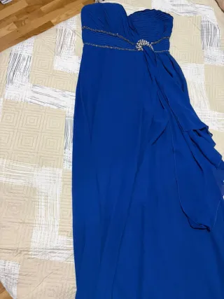 Vestido largo azul con pedrería
