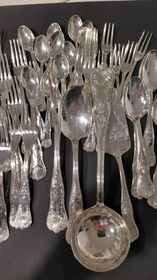 Set unico di 64 posate placcate argento 800 AMZ