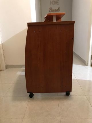 Escritorio madera ordenador con ruedas