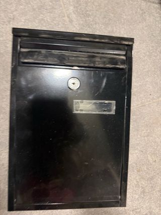 Buzón negro integrable para puerta
