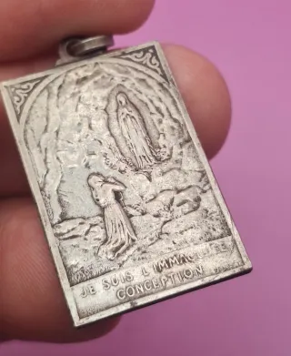 Medalla Virgen de Lourdes