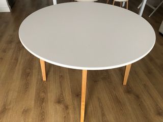 Mesa redonda de comedor nueva de madera blanca ...