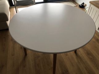 Mesa redonda de comedor nueva de madera blanca ...