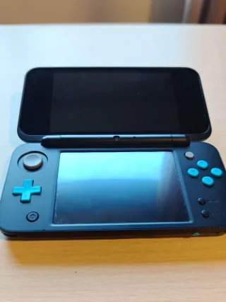 New Nintendo 2DS XL Azul y Negra
