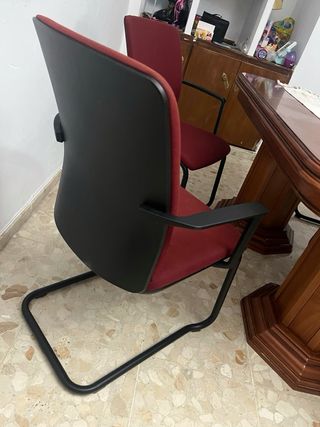 Sillas de oficina/comedor rojas y negras